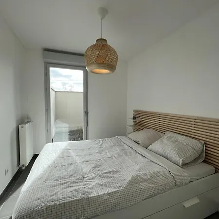 Three-bedroom In شقة *