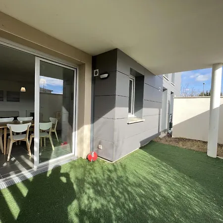 Three-bedroom In شقة